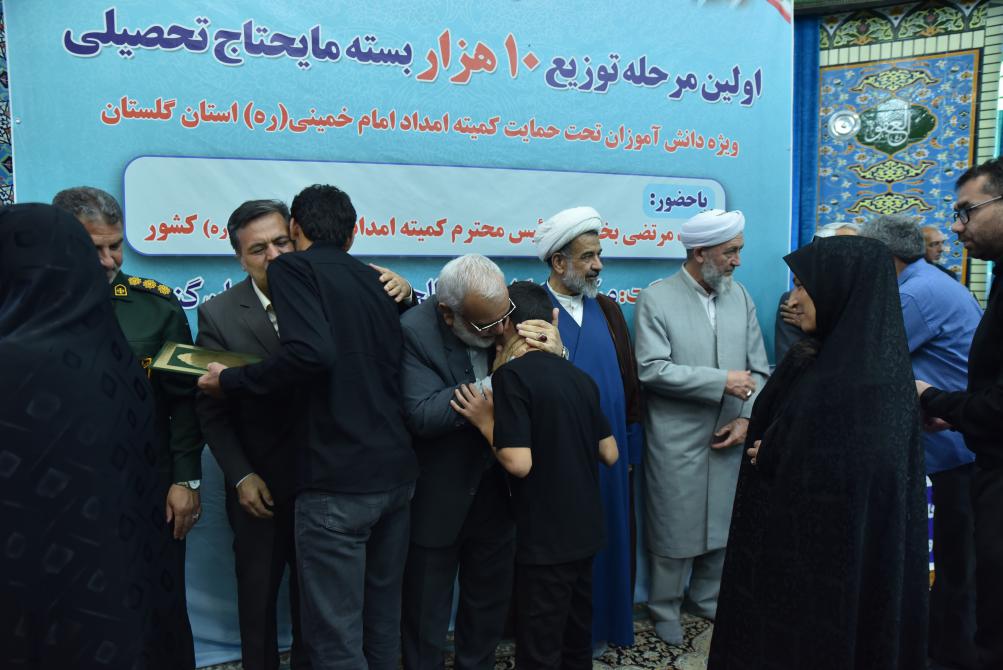 اولین مرحله توزیع مایحتاج تحصیلی در قالب  ۱۰ هزار بسته در گنبد به روایت تصویر1404/06/12